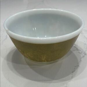 Vintage green Pyrex bowl